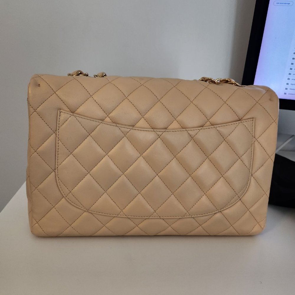 Chanel - Picture 2 of 12